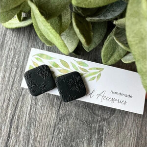 Handmade- Black Snowflake Stud